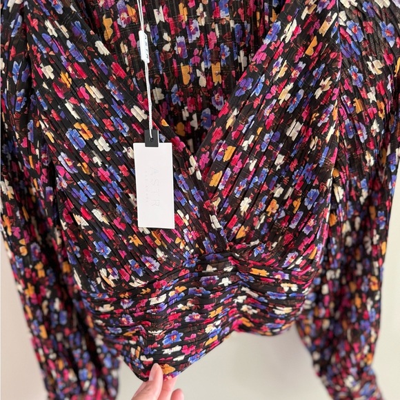 ASTR The Label Pernilla Pleated Long Sleeve Blouse - Black/Pink Ditsy - Medium - Picture 10 of 14